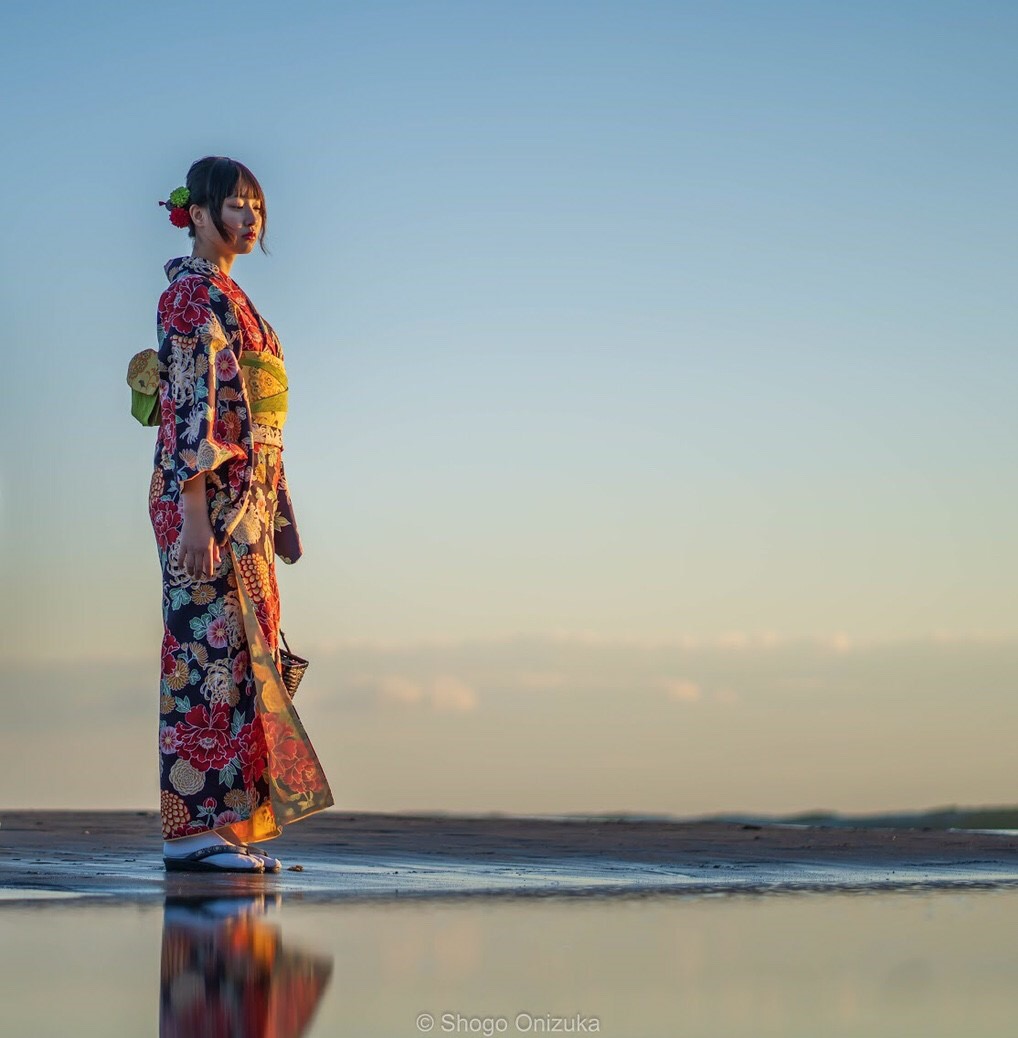 海と着物美人
