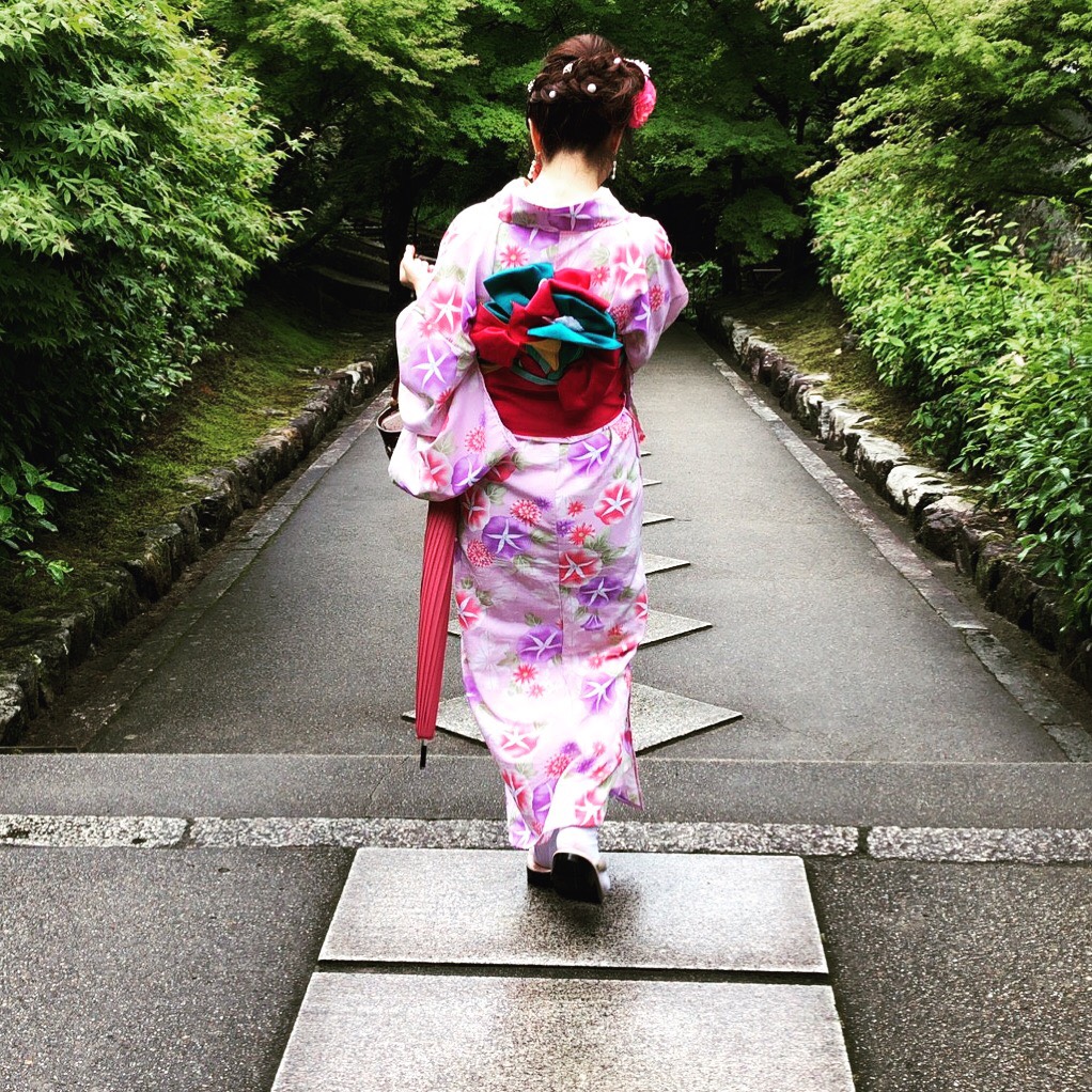 濡れた石畳・・♪