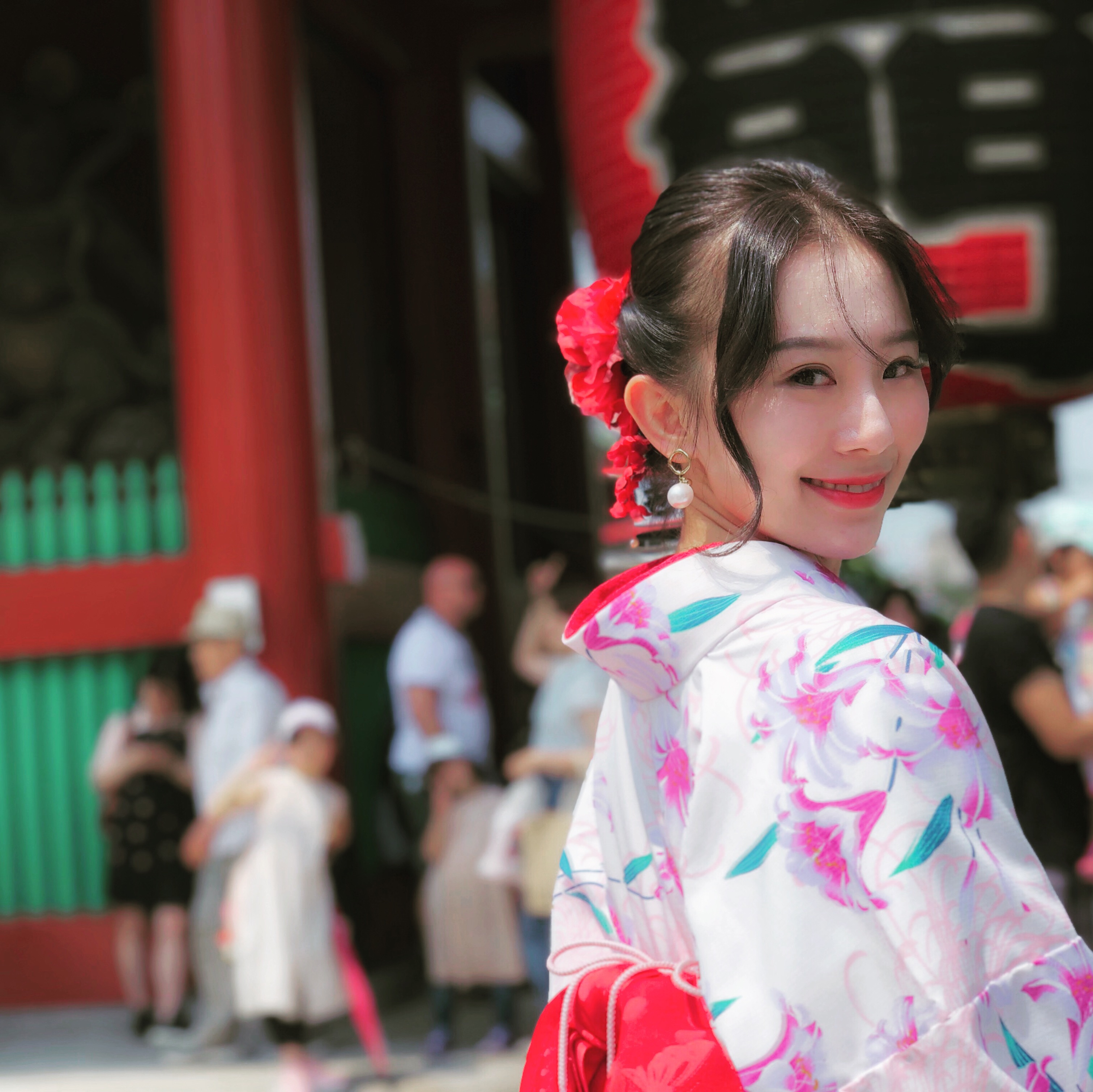 振り向き美人