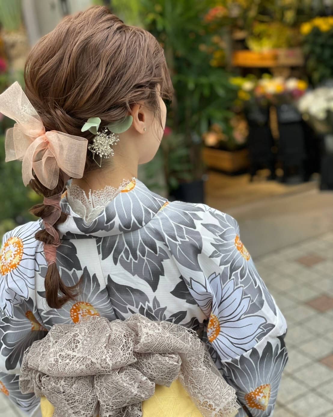 ヘアアレンジも可愛らしく♪
