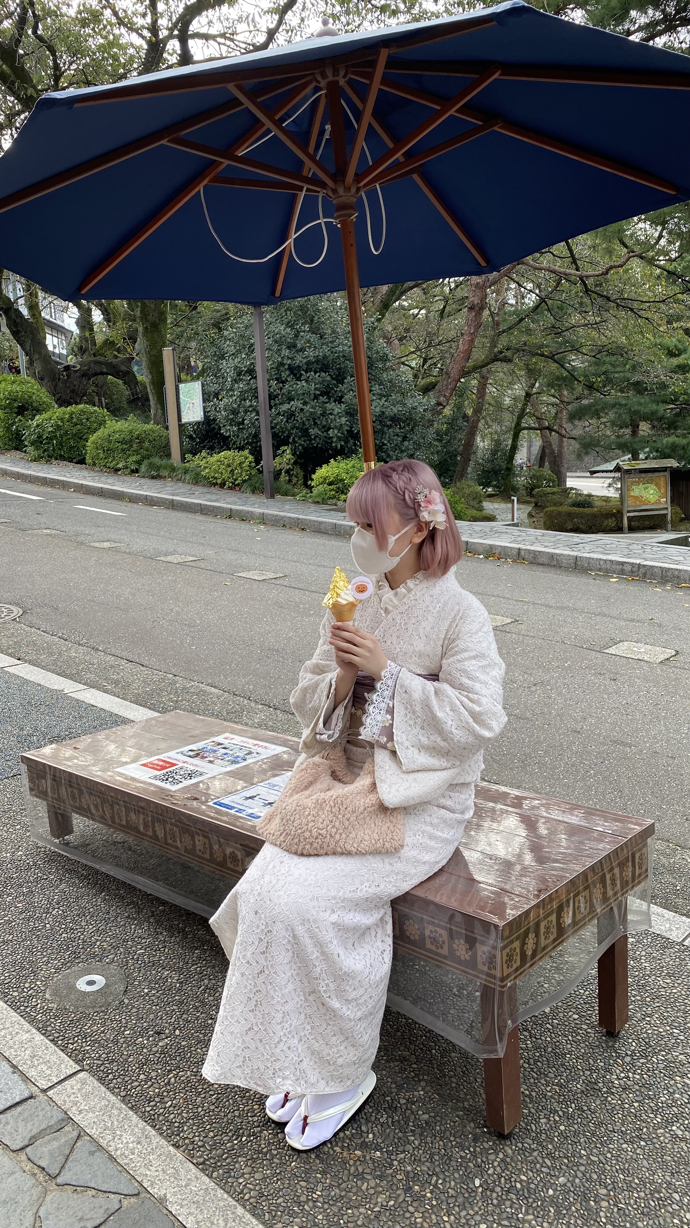 金箔ソフト食べまっし