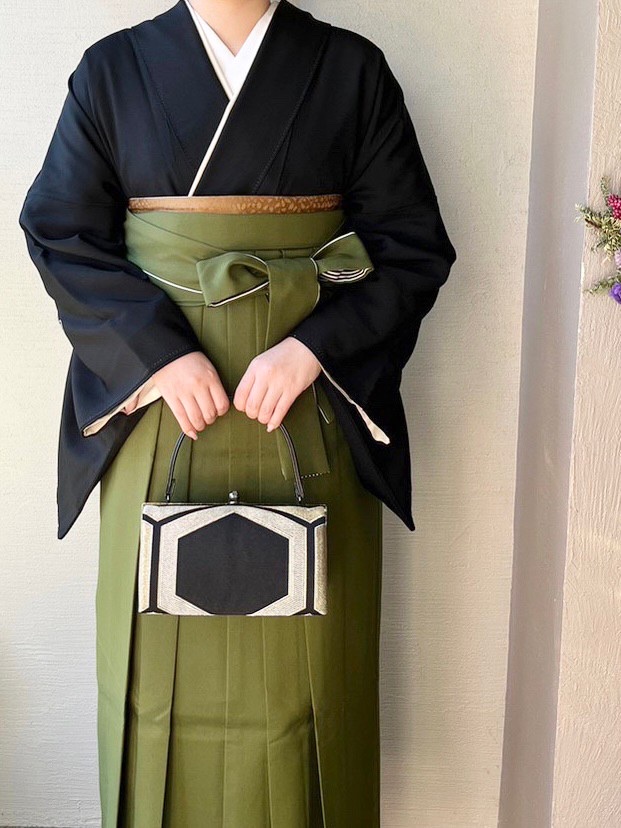 袴コーデ集 黒×緑