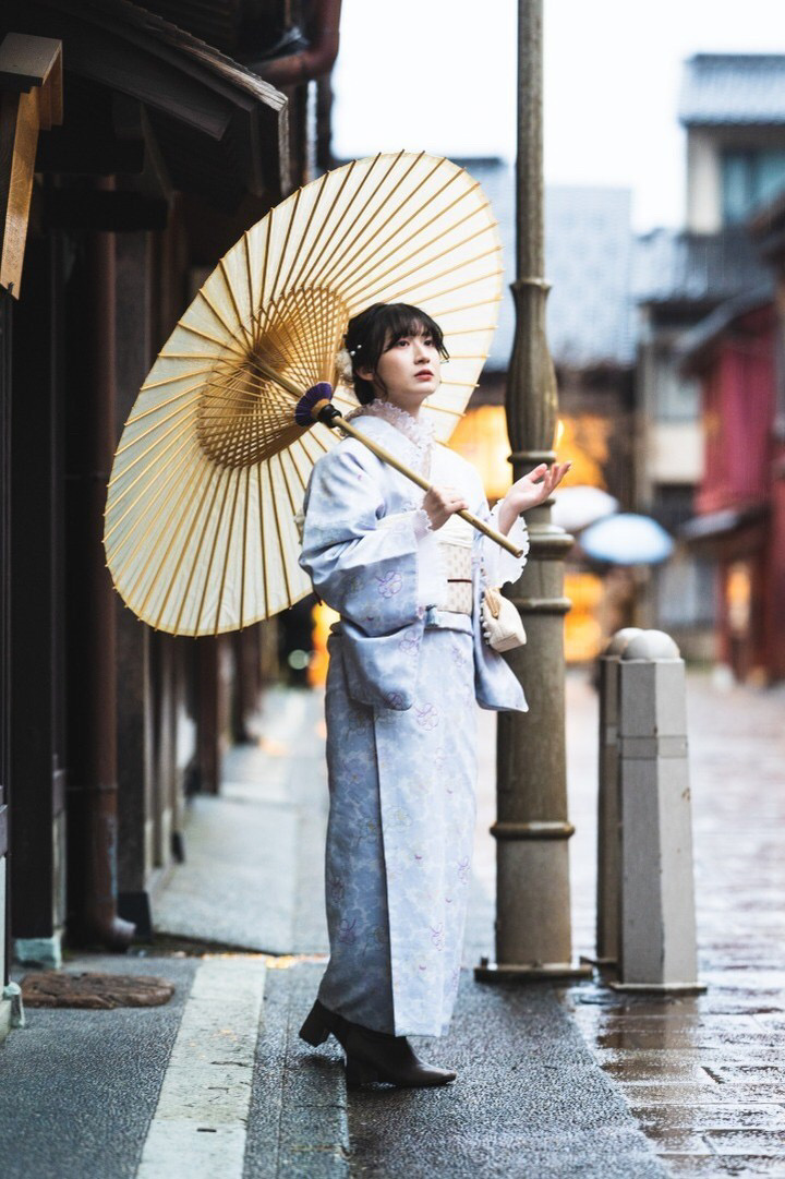 しっとりとした雨の日もお着物で金沢散策♡