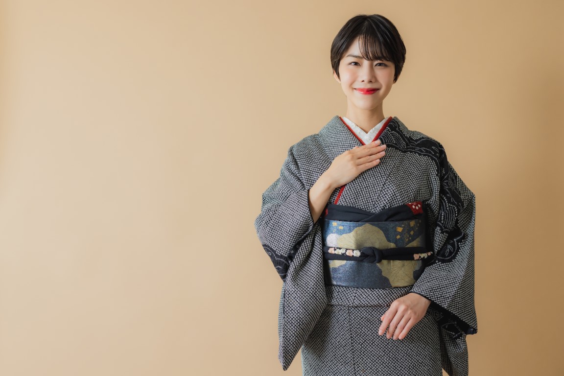 色留袖とはどんな着物？訪問着との違いや着用シーンを解説