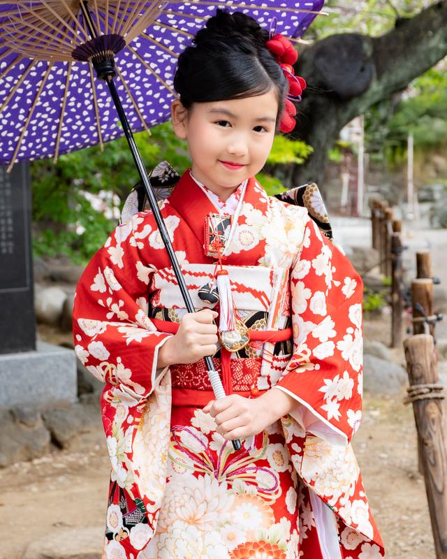 七岁·穿着长袖和服的儿童