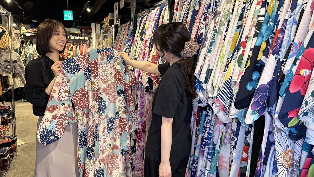 店内的和服架